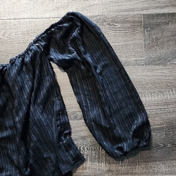 ☀️MINKPINK flowy off-the-shoulder Top☀️ - Picture 2 of 5